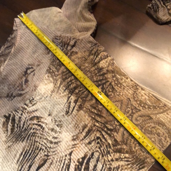 Dismero Sheer sleeves and shoulders stretchy long sleeved damask print top - Picture 8 of 9